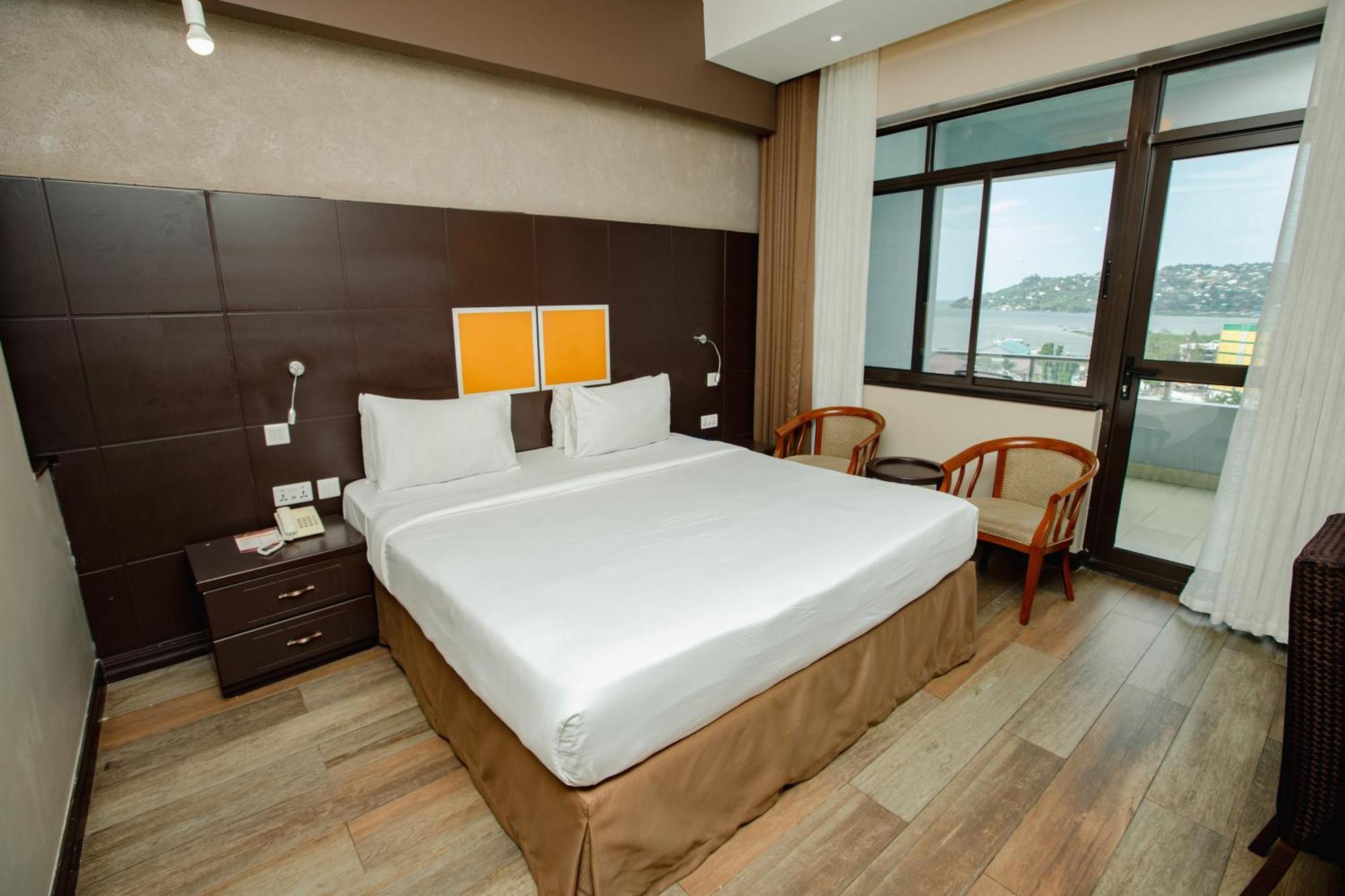 Gold Crest Hotel Mwanza Buitenkant foto