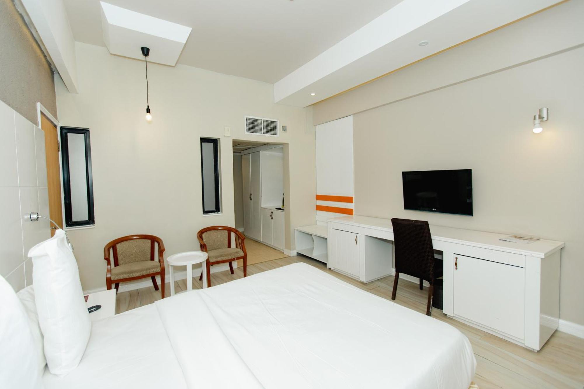 Gold Crest Hotel Mwanza Buitenkant foto