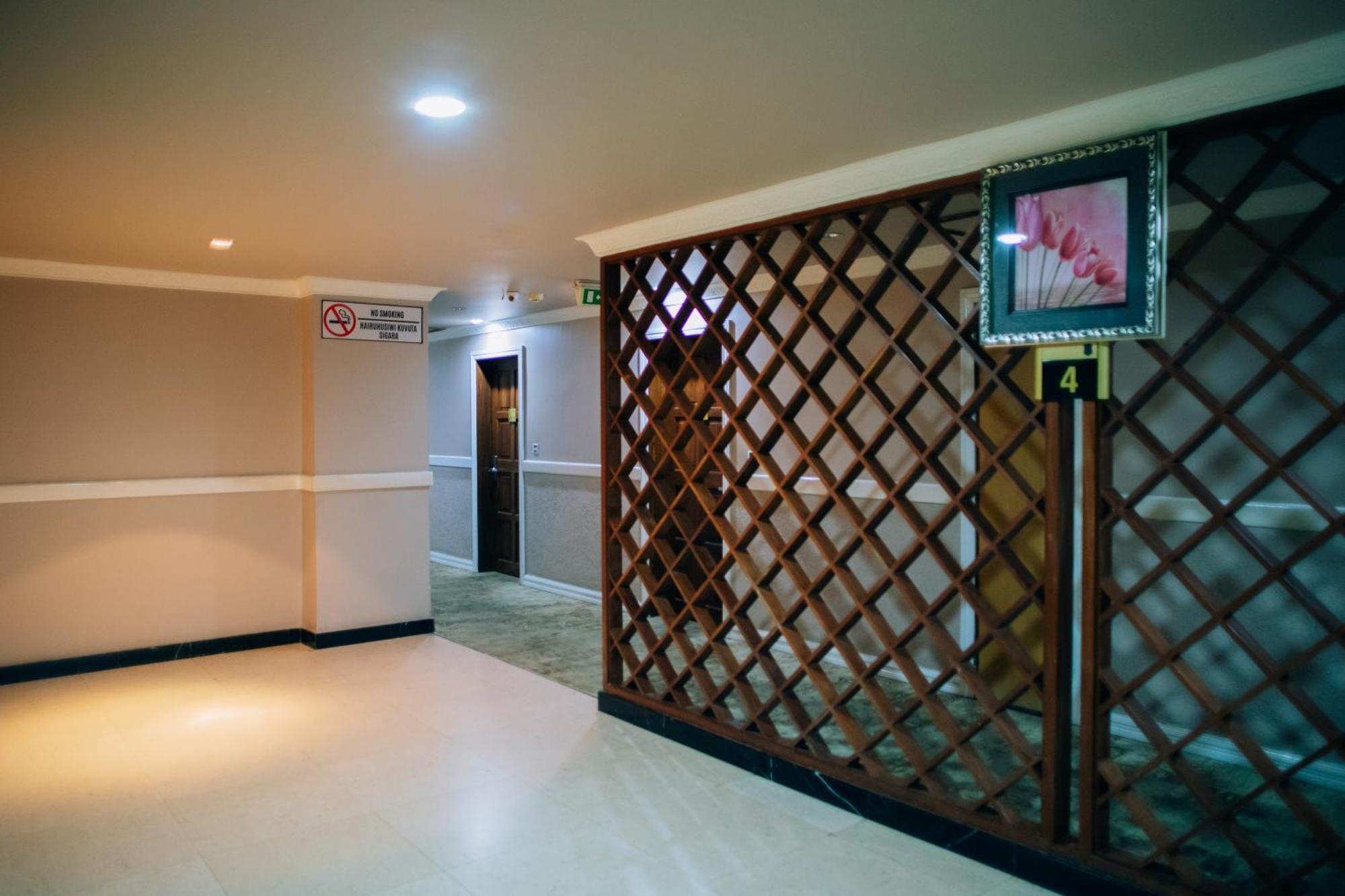 Gold Crest Hotel Mwanza Buitenkant foto