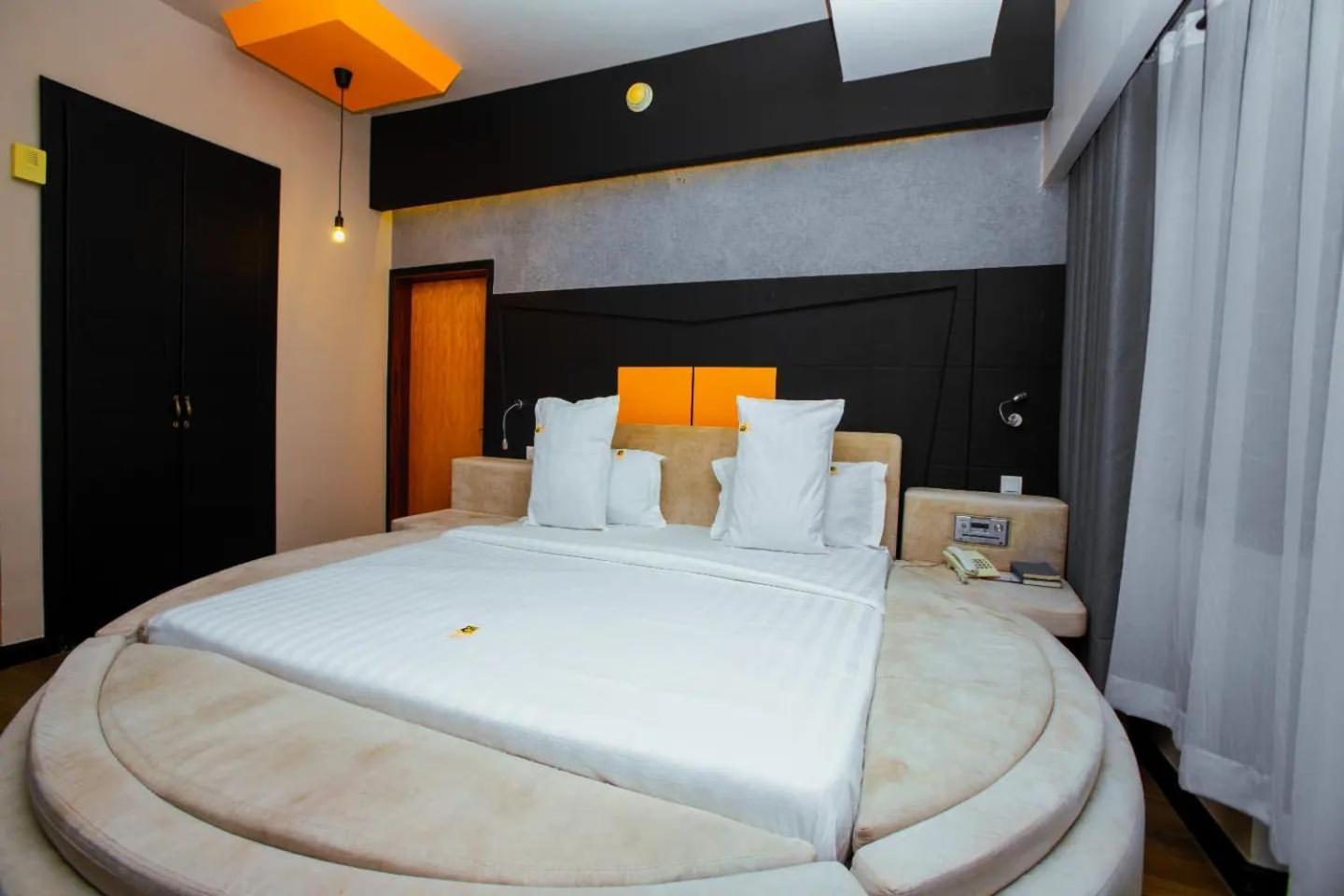 Gold Crest Hotel Mwanza Buitenkant foto