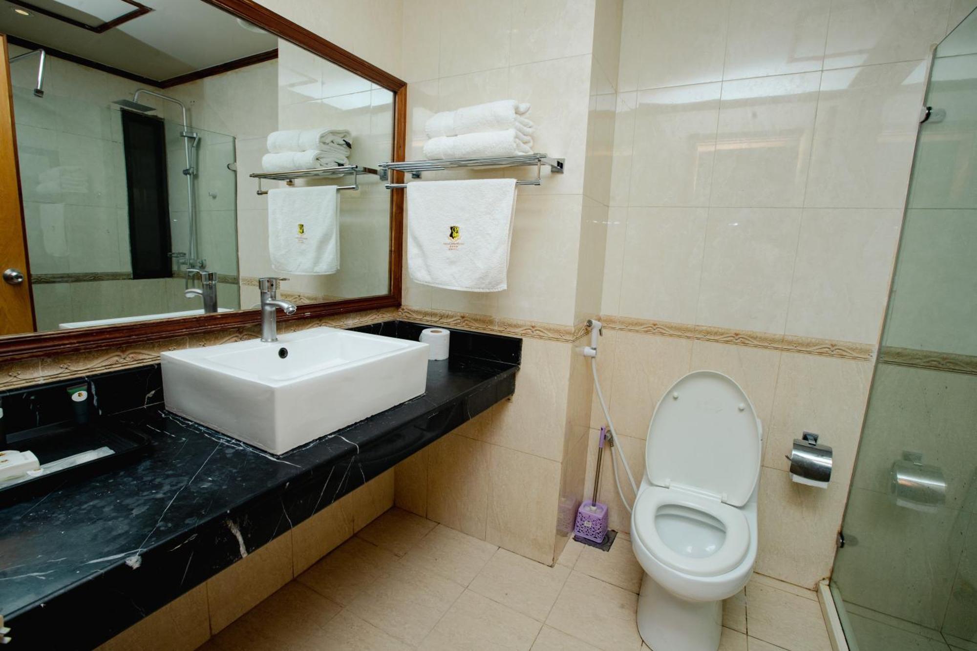 Gold Crest Hotel Mwanza Buitenkant foto