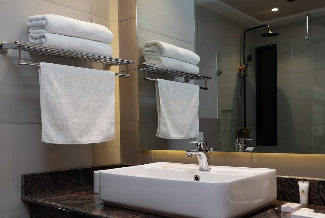 Gold Crest Hotel Mwanza Buitenkant foto