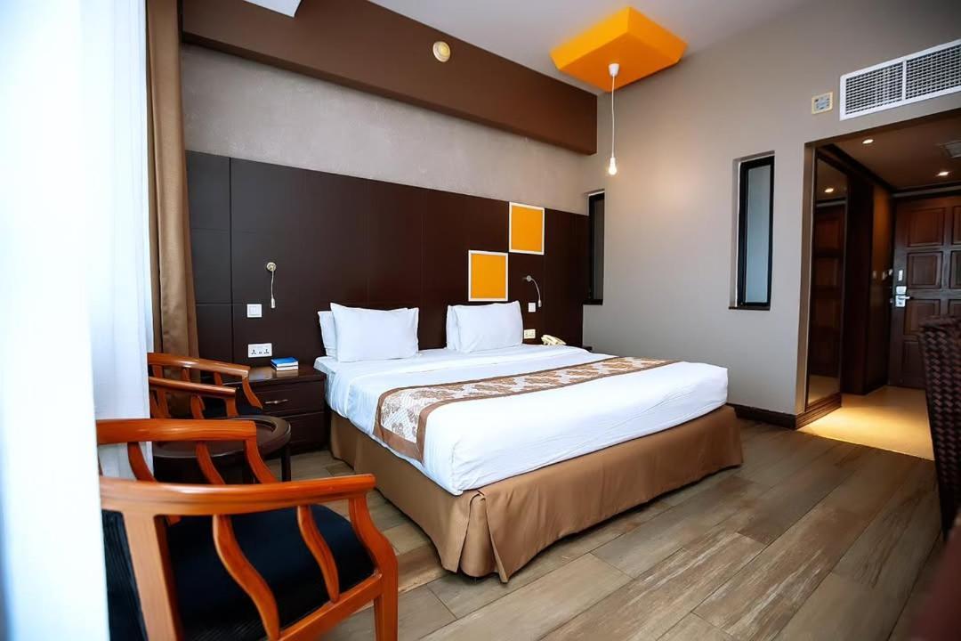 Gold Crest Hotel Mwanza Buitenkant foto